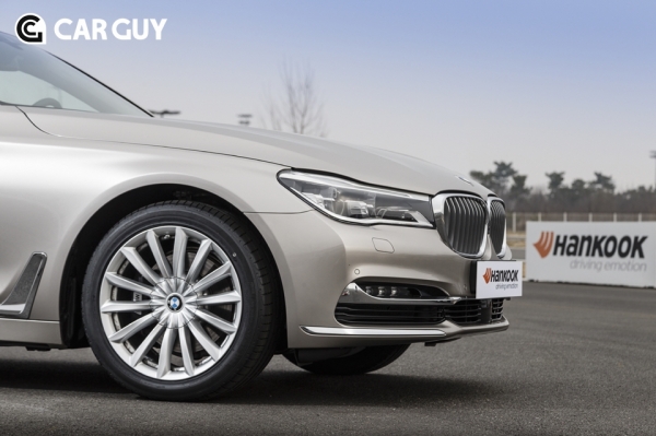 한국타이어는 BMW 7시리즈에 신차용 타이어를 공급하고 있다