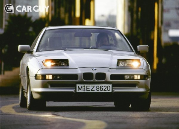 1989년에 출시된 BMW 1세대 8시리즈
