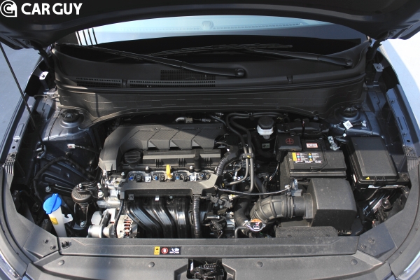스마트스트림 1.6L 가솔린 엔진과 무단변속기(IVT)가 적용되어있다.