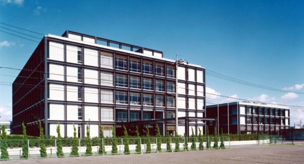 토요타의 주요 협력업체(서플라이어 체인) 중 하나로 수지(樹脂)부품을 생산하는 ‘코지마프레스 공업’ (아이치현 도요타시 소재)